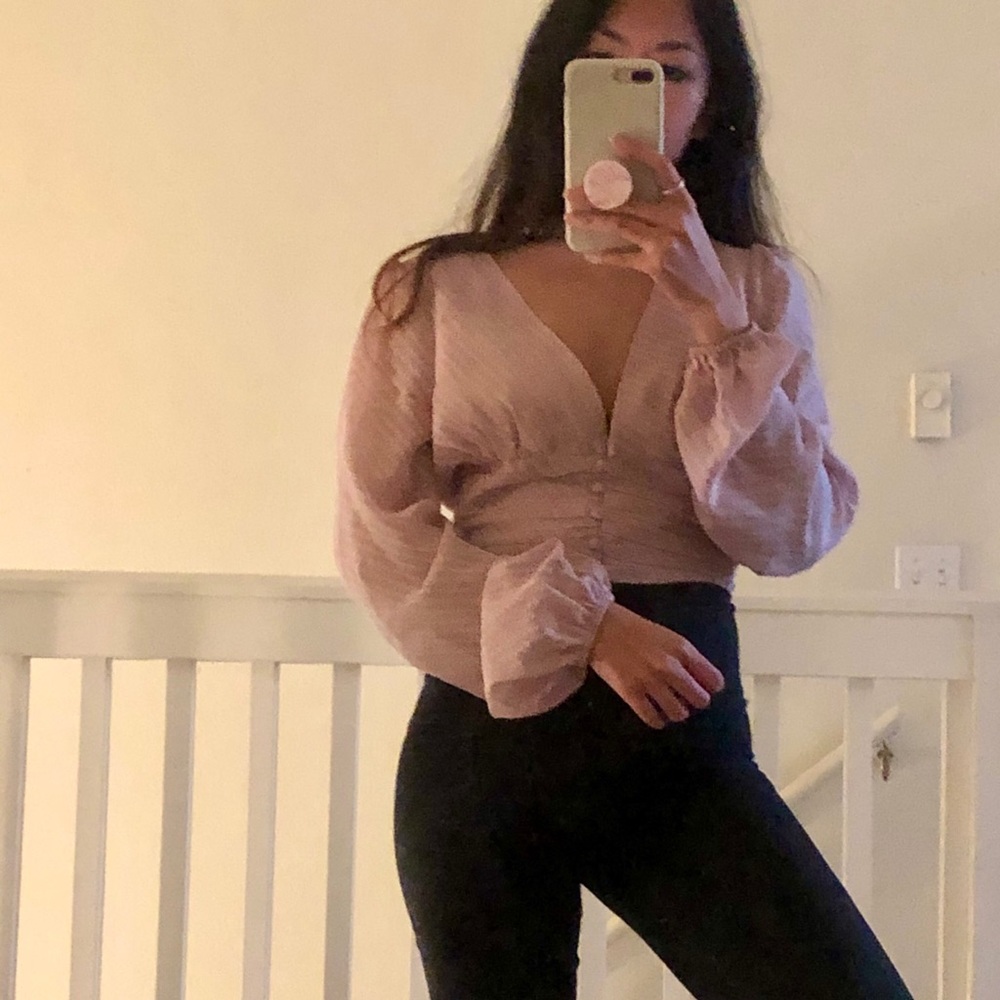 Pink V-Neck puff sleeves